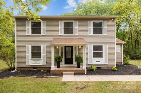 6928 Rollingridge Dr, Charlotte, NC 28211