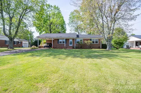 1008 Ranbar St, Cherryville, NC 28021