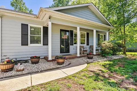 3334 Danial St, Conover, NC 28613