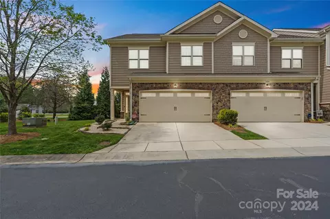 3028 Callaway Ct, Cramerton, NC 28032