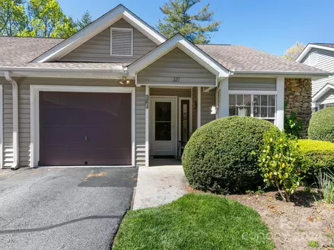 321 Laurel Park Pl, Hendersonville, NC 28791