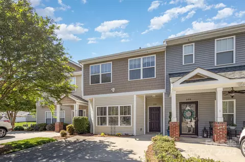 105 Village Pl, Mount Holly, NC 28120