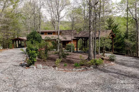 266 Shuttle Mill Xing, Lake Lure, NC 28746