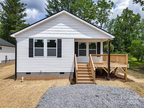 625 Edgewood Ave, Hendersonville, NC 28792