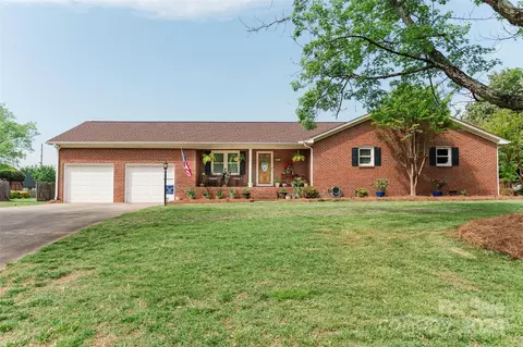 241 Siouan Dr, Lexington, NC 27295