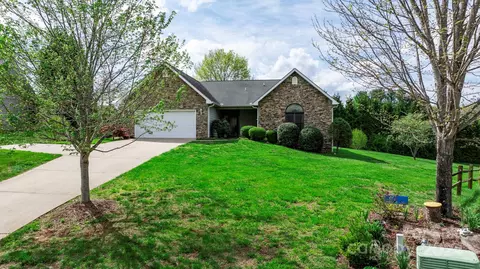 15 Bombay Ct, Candler, NC 28715