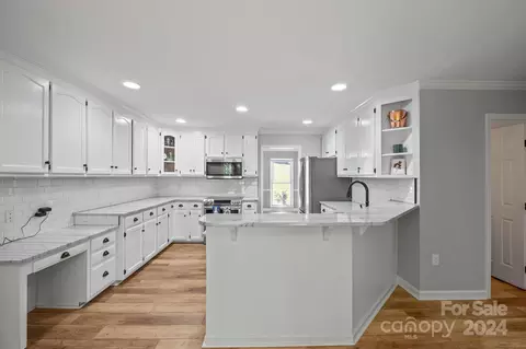 Kitchen - 11611 Terrill Ridge Dr, Davidson, NC 28036 photo 2 of 4