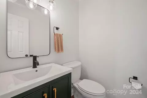 Bath - 11611 Terrill Ridge Dr, Davidson, NC 28036 photo 1 of 4
