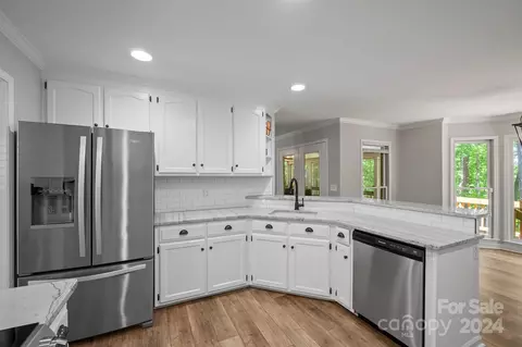Kitchen - 11611 Terrill Ridge Dr, Davidson, NC 28036 photo 3 of 4