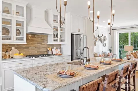7021 Running Spring Dr, Charlotte, NC 28205