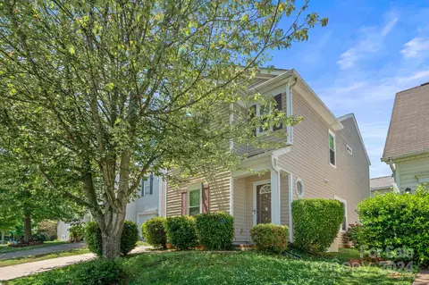 5009 Snowdrop Dr, Charlotte, NC 28215