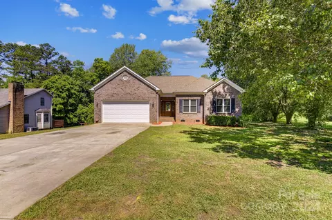 220 Antelope Dr, Mount Holly, NC 28120
