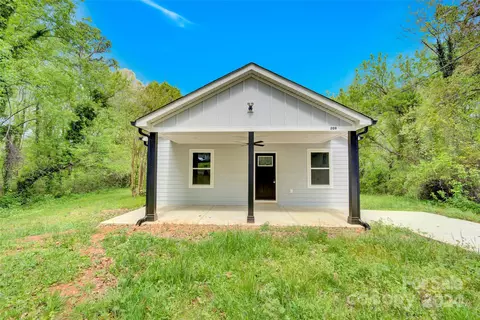 209 Hubbard St, Lincolnton, NC 28092