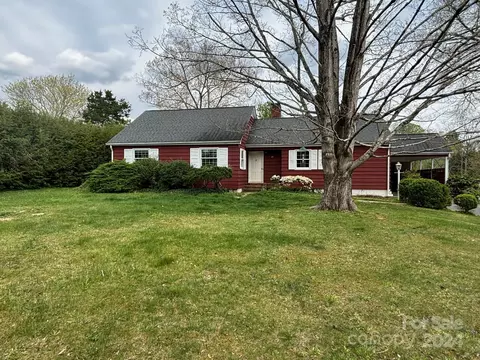 25 N College St, Weaverville, NC 28787