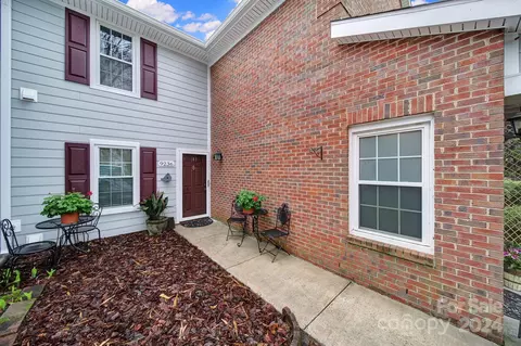 9236 Kings Canyon Dr, Charlotte, NC 28210