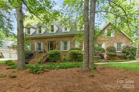 8503 Foxbridge Dr, Matthews, NC 28104