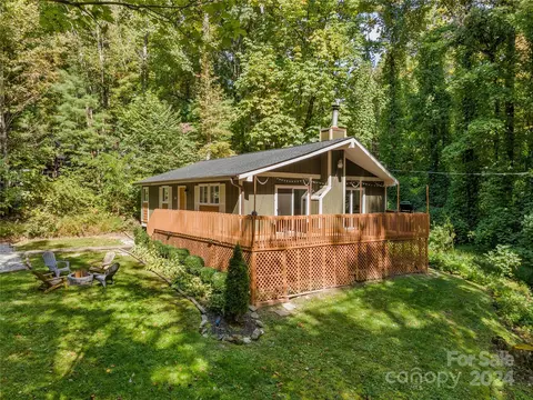 111 Quail Hollow Rd, Hendersonville, NC 28739