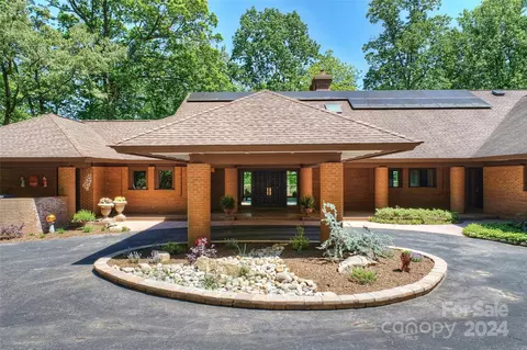 101 Berry Mountain Rd, Cramerton, NC 28032