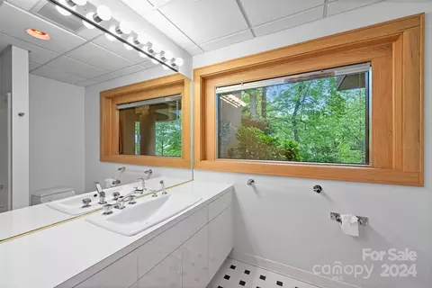 Bath - 101 Berry Mountain Rd, Cramerton, NC 28032 photo 2 of 3