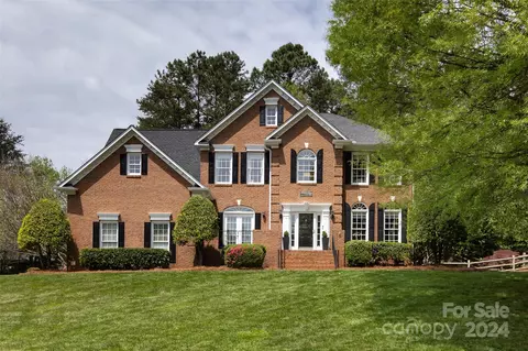 4407 Mountain Cove Dr, Charlotte, NC 28216