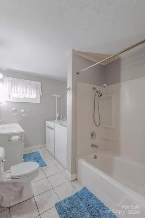 Bath - 1603 2nd Ne St NE, Conover, NC 28613 photo 2 of 2