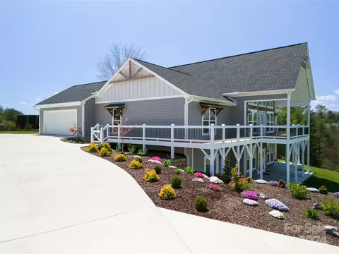 58 Gracie Ln, Weaverville, NC 28787