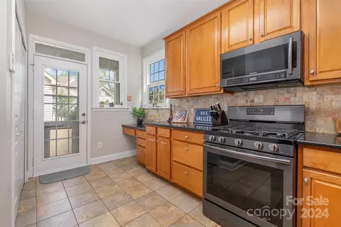 Kitchen - 18733 Ruffner Dr, Cornelius, NC 28031 photo 4 of 4
