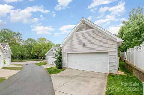 Exterior - 18733 Ruffner Dr, Cornelius, NC 28031 photo 6 of 10