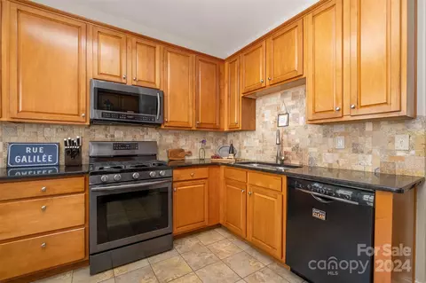 Kitchen - 18733 Ruffner Dr, Cornelius, NC 28031 photo 3 of 4