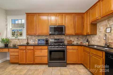 Kitchen - 18733 Ruffner Dr, Cornelius, NC 28031 photo 2 of 4