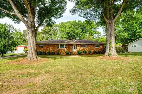 2824 Larry Dr, Charlotte, NC 28214