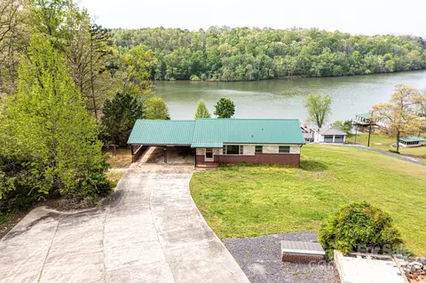 4852 Midway Sand Rd, Hickory, NC 28601