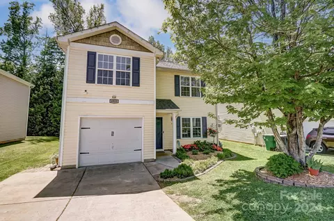 4915 Autumn Oak Dr, Charlotte, NC 28269
