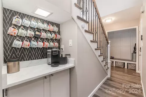7037 Stonington Ln, Charlotte, NC 28227