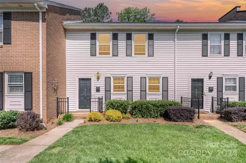8343 Knights Bridge Rd, Charlotte, NC 28210