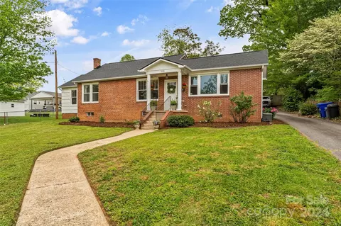 101 Falls St, Morganton, NC 28655