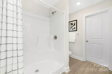 Bath - 703 3rd Se St SE, Conover, NC 28613 photo 2 of 3