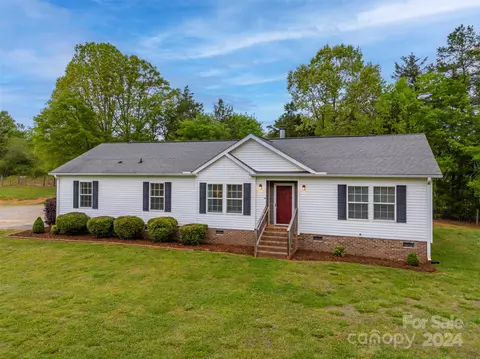 515 Old Hollis Rd, Ellenboro, NC 28040
