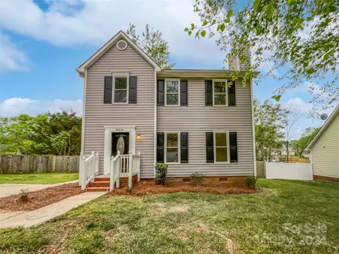 8814 Hunter Green Ln, Charlotte, NC 28227