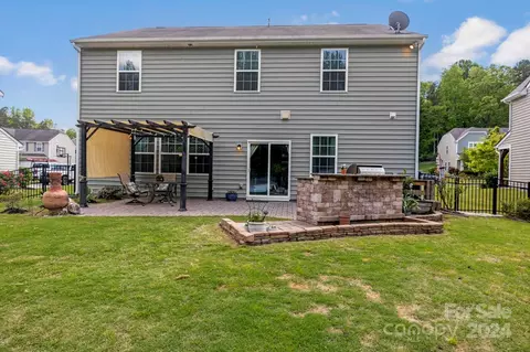 Exterior - 10682 Sapphire Trl, Davidson, NC 28036 photo 4 of 11