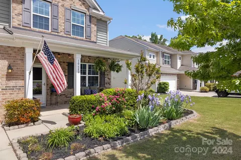Exterior - 10682 Sapphire Trl, Davidson, NC 28036 photo 2 of 11