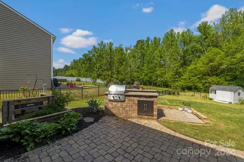Exterior - 10682 Sapphire Trl, Davidson, NC 28036 photo 7 of 11