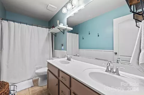 Bath - 10682 Sapphire Trl, Davidson, NC 28036 photo 2 of 4