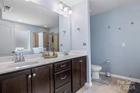 Bath - 10682 Sapphire Trl, Davidson, NC 28036 photo 3 of 4