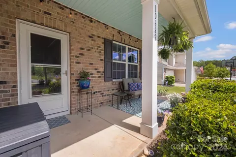 Exterior - 10682 Sapphire Trl, Davidson, NC 28036 photo 3 of 11