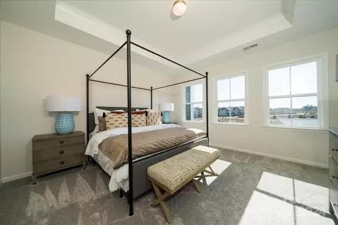 8809 Arrington Hall Dr, Charlotte, NC 28215