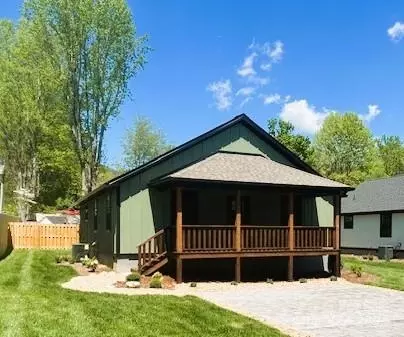 88 Atkins Dr, Black Mountain, NC 28711