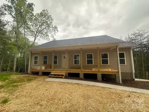61 Whispering Pines Dr, Marion, NC 28752