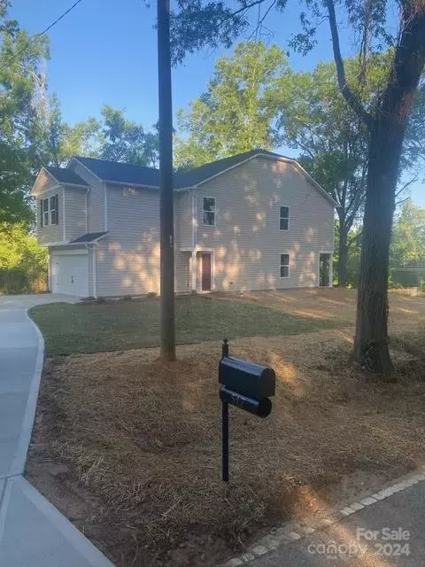 517 E Arch St, Lancaster, SC 29720 photo 2