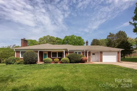 108 W J St, Newton, NC 28658